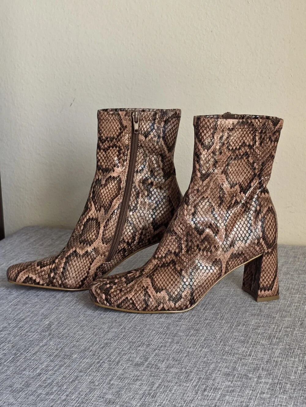 Steve Madden Harli Brown Snake Print Boots Block Heel Size 6 Ankle Bootie